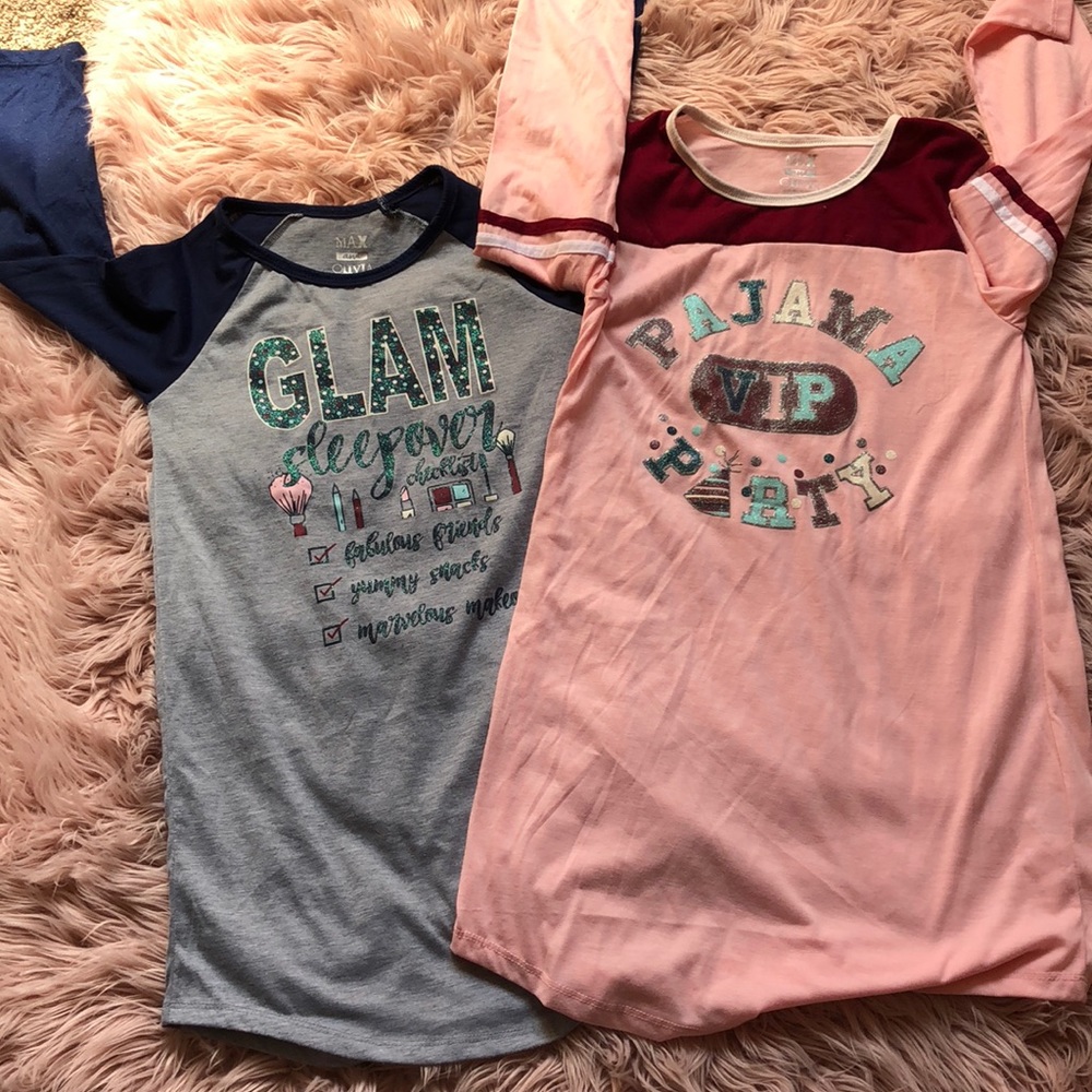 2 Girls sleep shirts